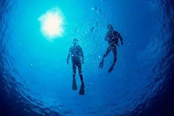深度试驾EMEYA繁花:当加速变得廉价,路特斯如何坚守本真?